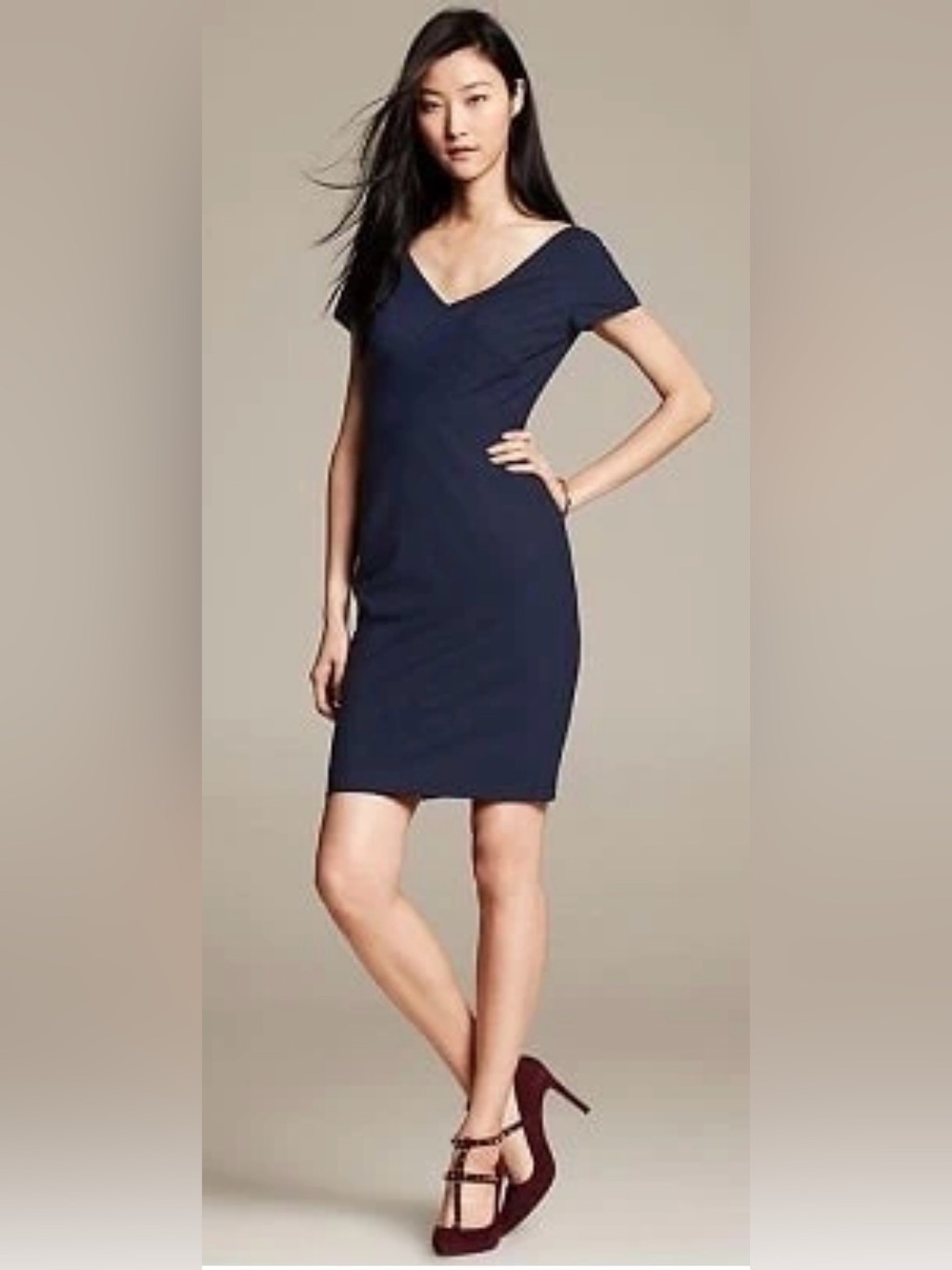 Banana Republic Sheath Dress Women’s 10 Navy Blue Lightweight Wool Blend V-Neck